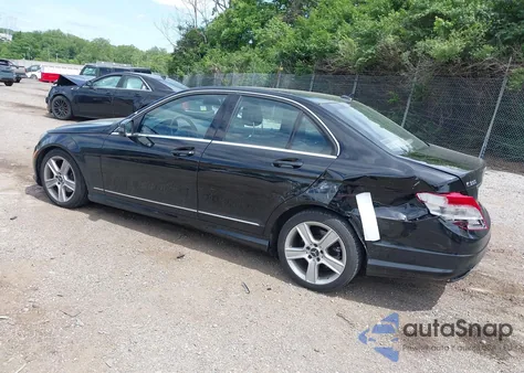 2011 Mercedes-Benz C 300 Luxury 4Matic/Sport 4Matic из США, поврежденный, VIN WDDGF8BB6BR153397